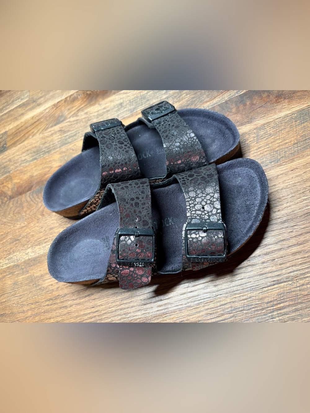 Birkenstock Black Metallic Bubble Pattern Two-Strap Women’s Sandal Sz 38 (8) - Picture 2 of 7